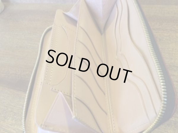 画像4: 【栃木レザー製】ラウンドジップウォレット『カービング赤』 (4)